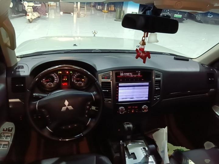 Pajero Parallel Import photo 5