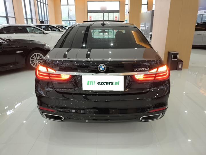 7 Series 2016 730Li Leading photo 3