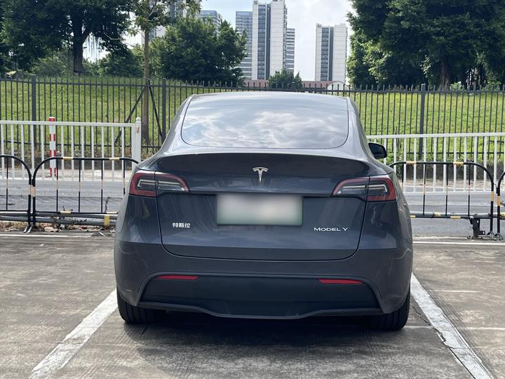 Model Y 2024 RWD photo 3