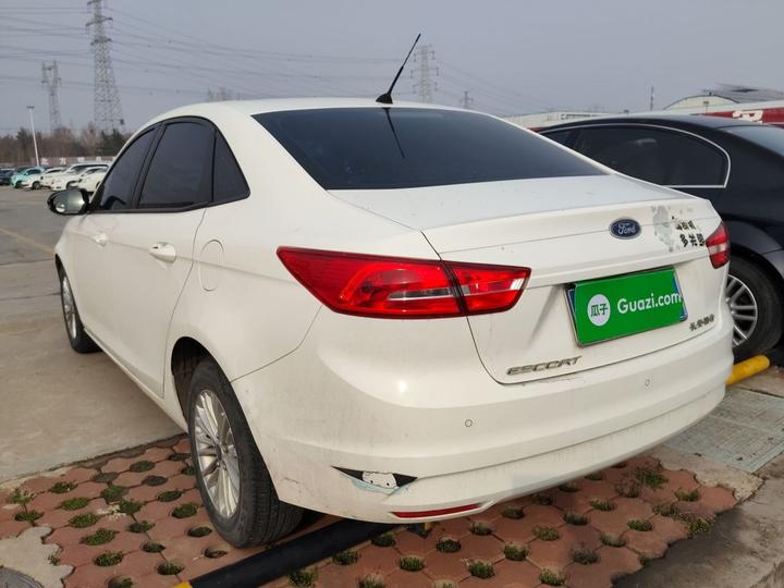 Escort 2015 1.5L MT Comfort photo 4