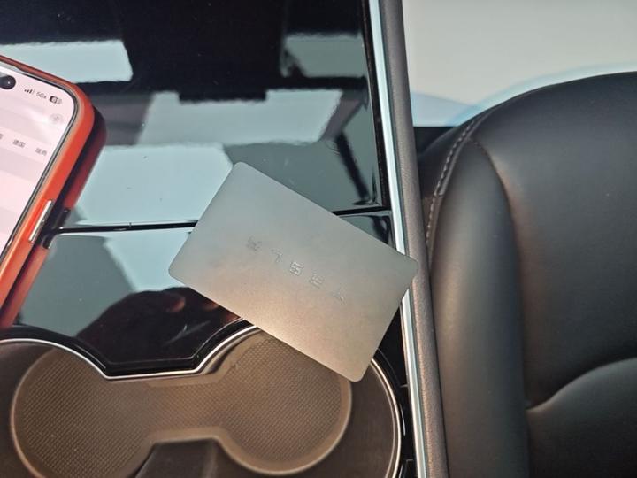Model Y 2025 RWD photo 8