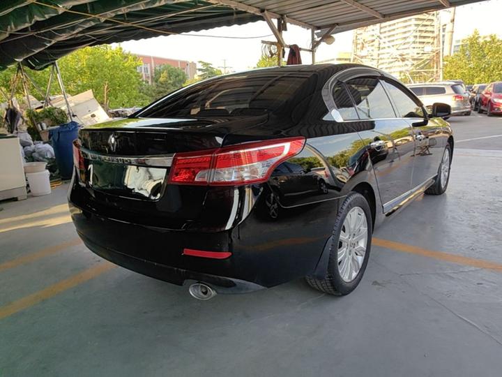 2013 Facelift 2.0L CVT Luxury photo 4