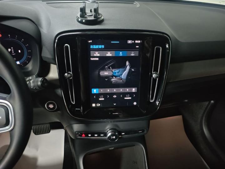 XC40 2024 B3 Luxury photo 8