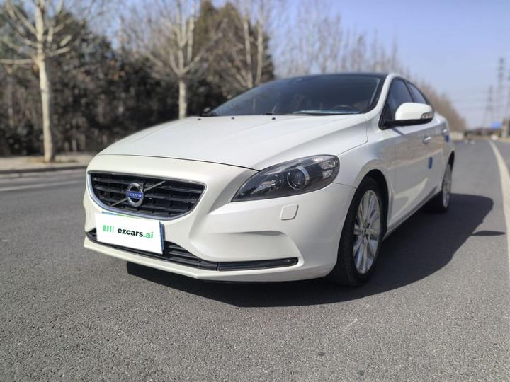 V40 2015 1.6T photo 4