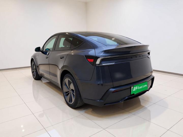 Model Y 2025 RWD photo 4