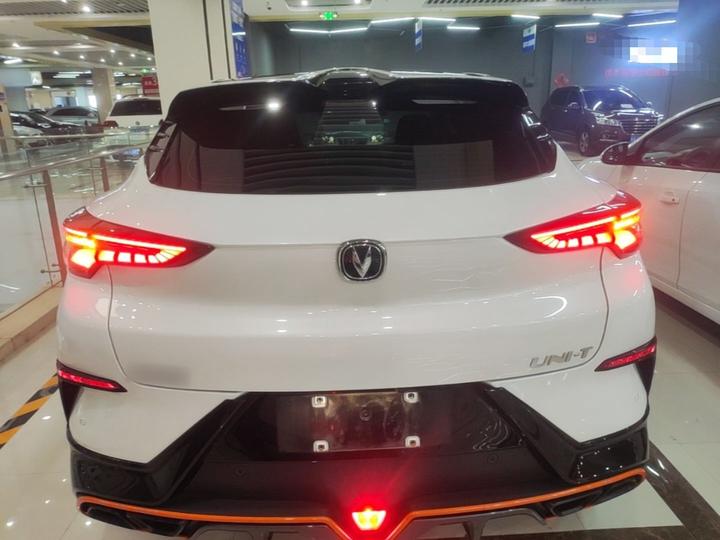 UNI-T 2022 1.5T Sport Premium photo 3