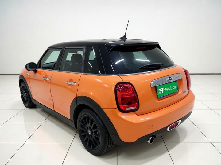 2016 1.2T ONE 5-Door photo 4