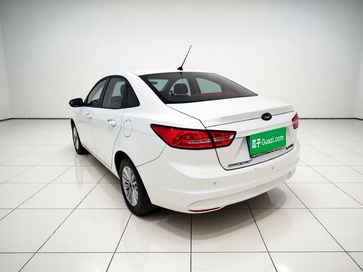 Escort 2015 1.5L MT Comfort photo 4