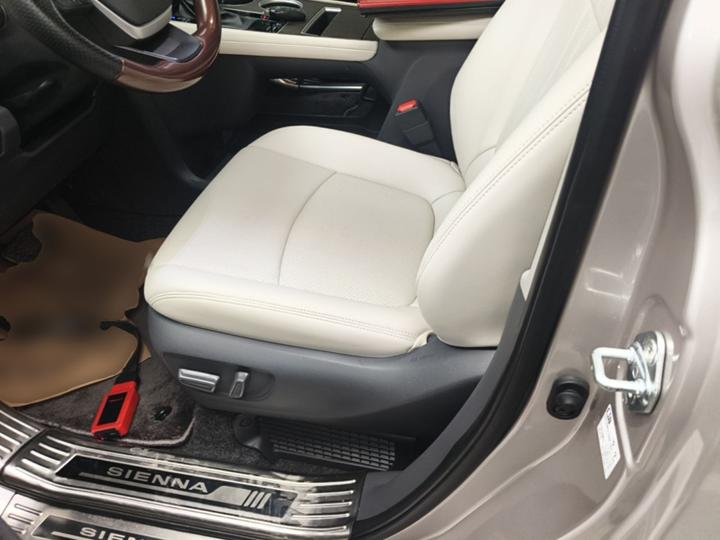 Sienna 2026 2.5L Hybrid RWD Comfort photo 6