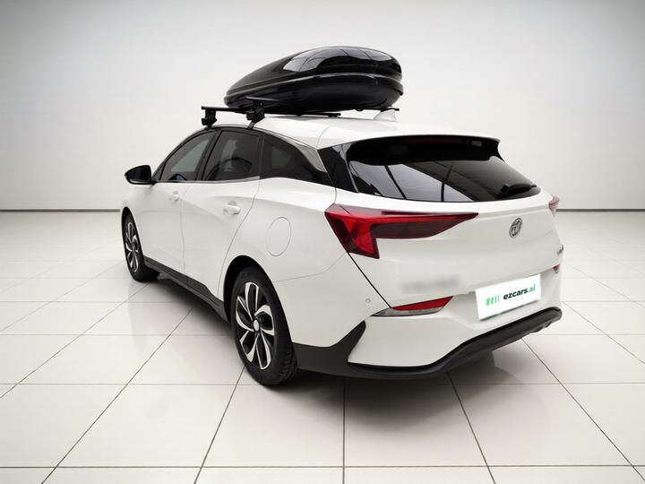 6 2022 PHEV Smart photo 4