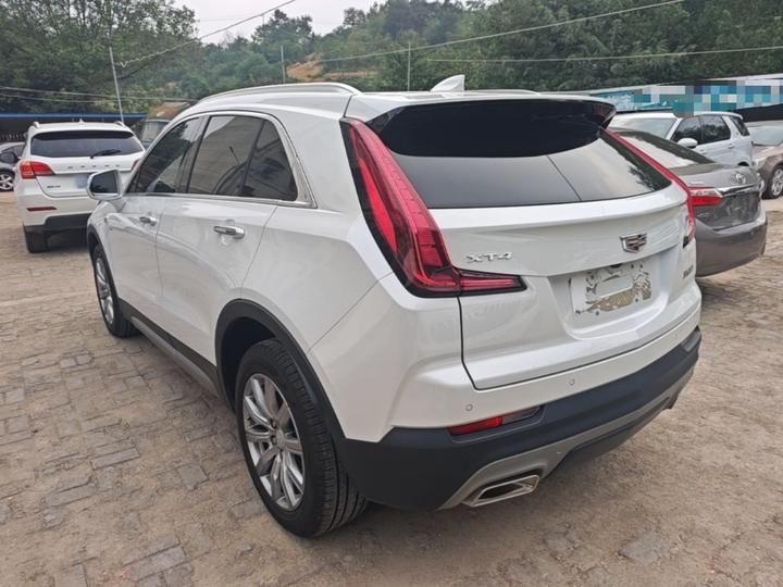 XT4 2020 Facelift 28T RWD Leading photo 4