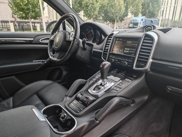 2014 Cayenne Platinum Edition 3.0T photo 5