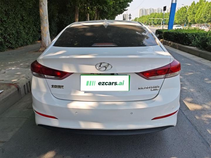 Elantra 2016 1.6L AT Smart Luxury photo 3