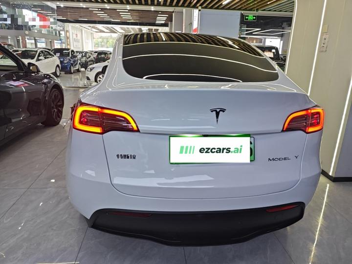 Model Y 2024 RWD photo 5
