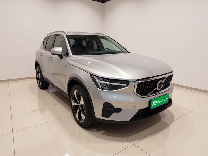XC40 2023 B4 AWD Luxury photo 3
