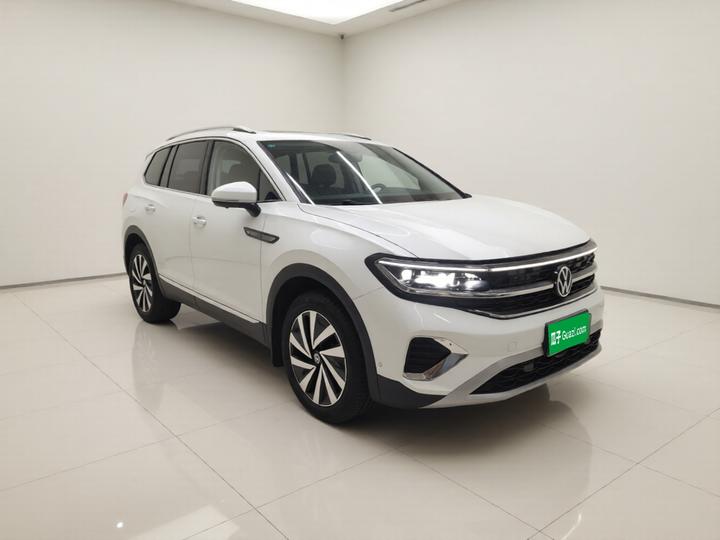 2021 380TSI AWD Luxury Pro photo 3