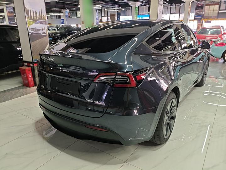 Model Y 2024 RWD photo 6