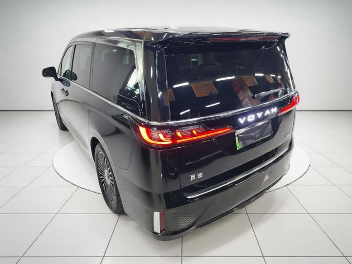Voyah Dreamer 2025 PHEV AWD Flagship photo 5