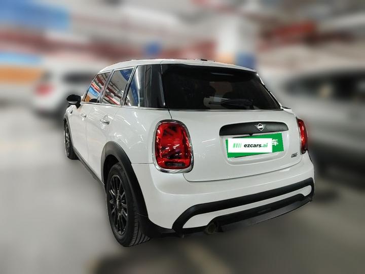 2023 1.5T ONE 5-Door photo 4