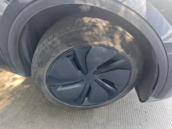 Model Y 2025 RWD Launch Edition photo 8