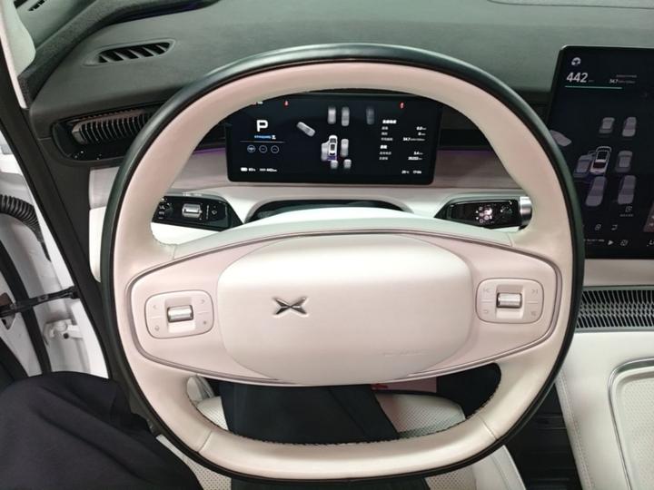 X9 2024 640 AWD Performance Max photo 6