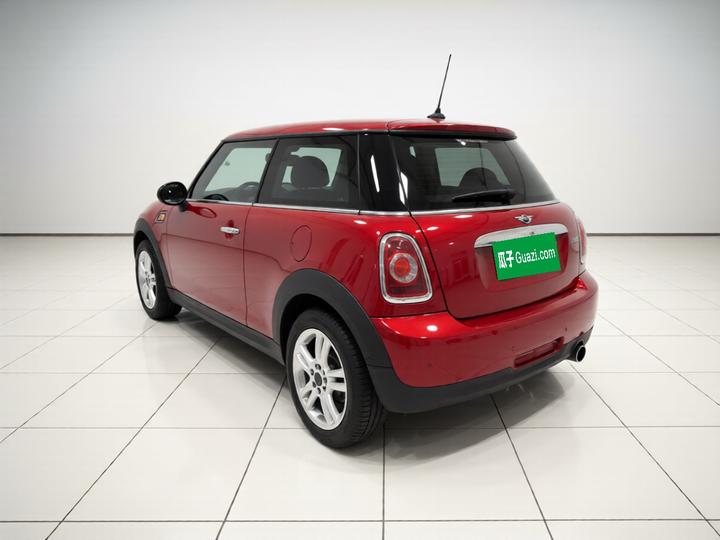 2011 1.6L ONE photo 4