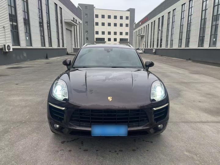 2017 Macan 2.0T photo 2