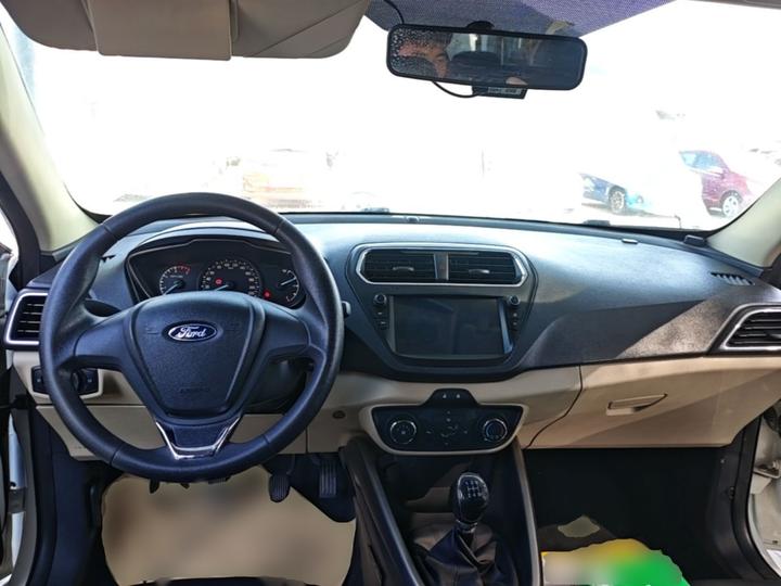 Escort 2017 1.5L MT Comfort photo 5