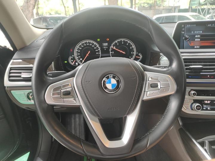 7 Series 2016 730Li Leading photo 2