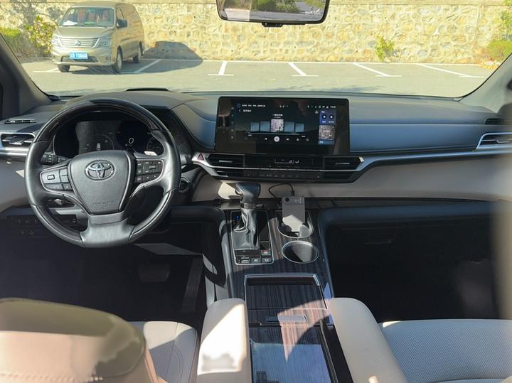 Granvia 2024 2.5L Hybrid ULTRA photo 5