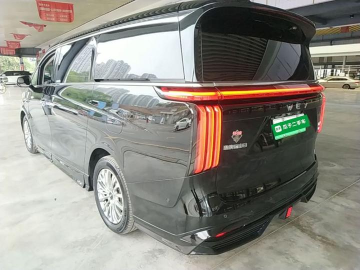 2025 AWD 8 photo 4