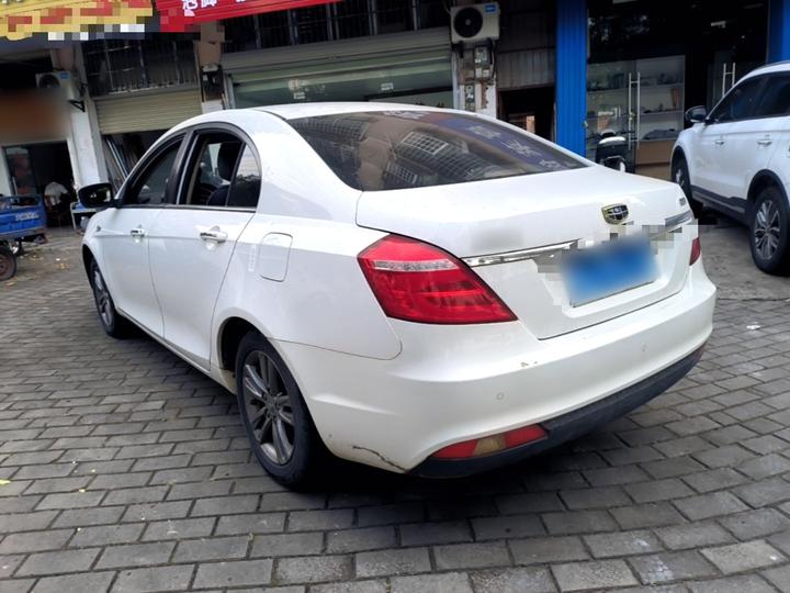 Emgrand 2017 Sedan 1.5L MT photo 4