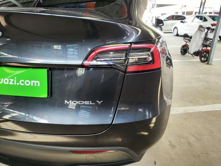 Model Y 2024 RWD photo 7