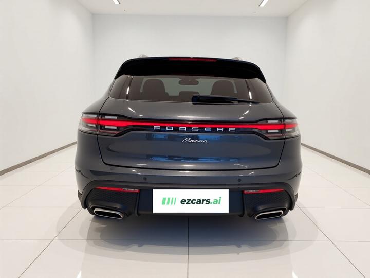 2022 Macan 2.0T photo 5