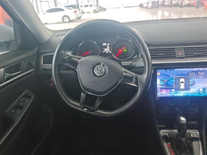Bora 2017 1.6L AT Comfort photo 6