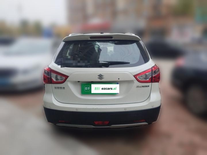 2015 1.6L CVT RWD Elite photo 5