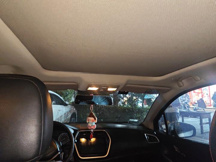 2014 1.6L CVT RWD Elite photo 8