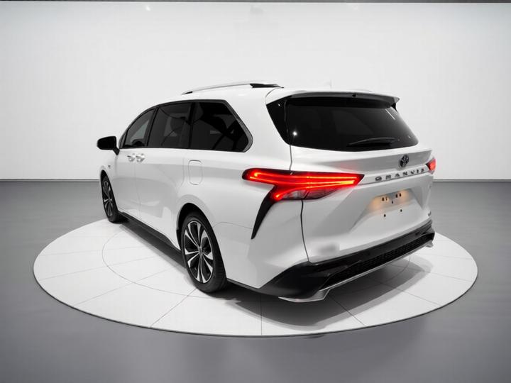 Granvia 2022 2.5L Hybrid Flagship photo 4