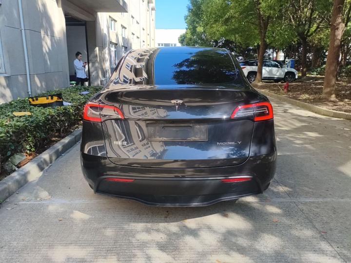 Model Y 2024 RWD photo 3