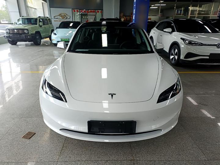 Model 3 2026 RWD photo 2