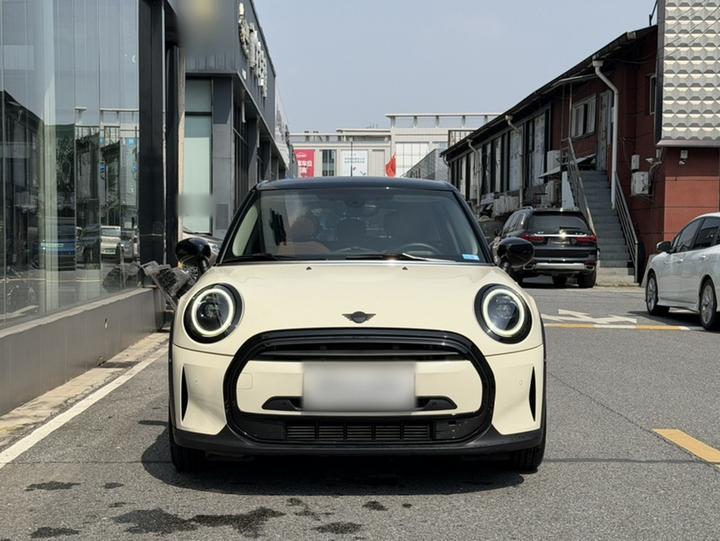 2022 Facelift 1.5T COOPER Classic 5-Door photo 3