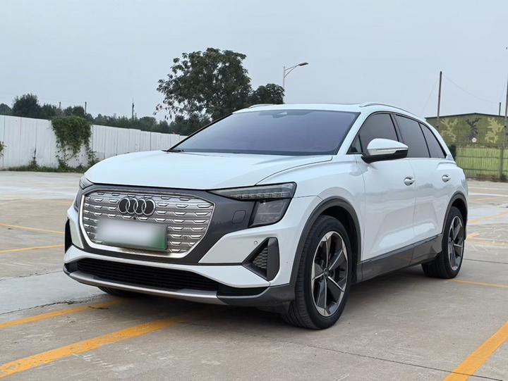 Q5 e-tron 2022 40 e-tron Starlight