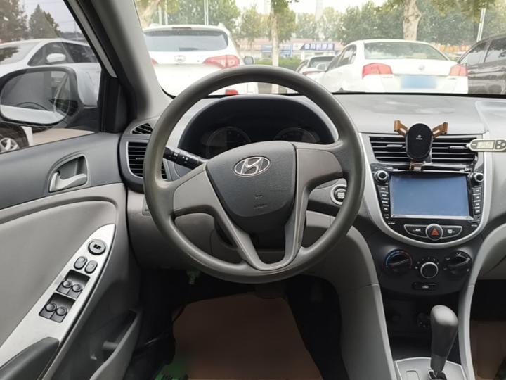 Verna 2014 1.4L AT Leading GLX photo 6