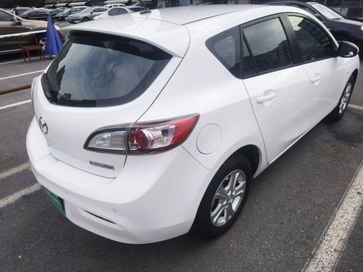 3 2015 Hatchback 1.6L AT Elite photo 4