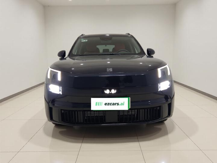 900 2025 2.0T Ultra 6-Seater photo 2