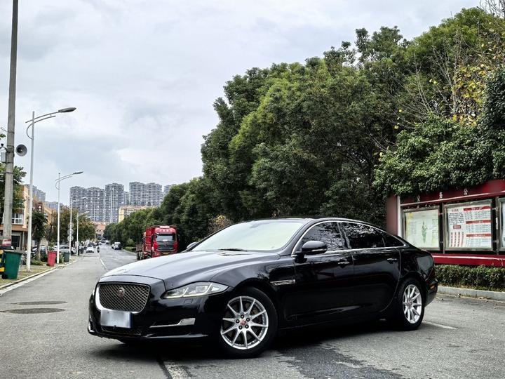 XJ 2016 XJL 2.0T RWD Business