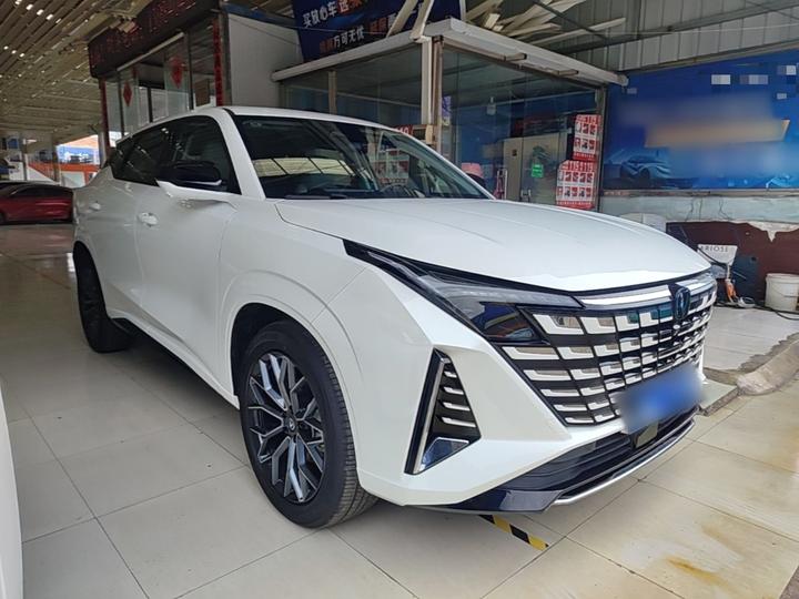 UNI-Z 2025 1.5T Luxury photo 3