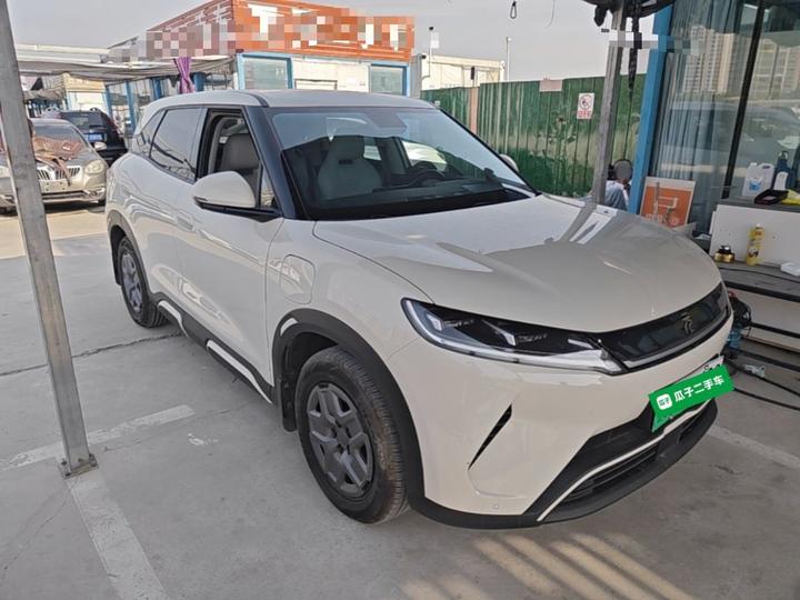 Yuan UP 2025 301KM Pilot photo 3