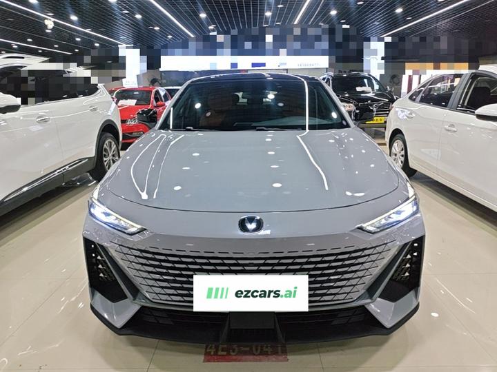 UNI-V 2022 1.5T Premium photo 2
