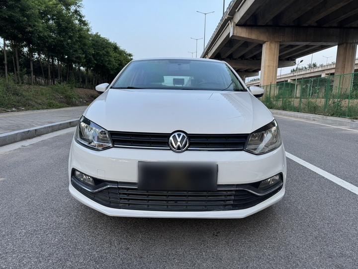 Polo 2016 1.6L AT Comfort photo 2